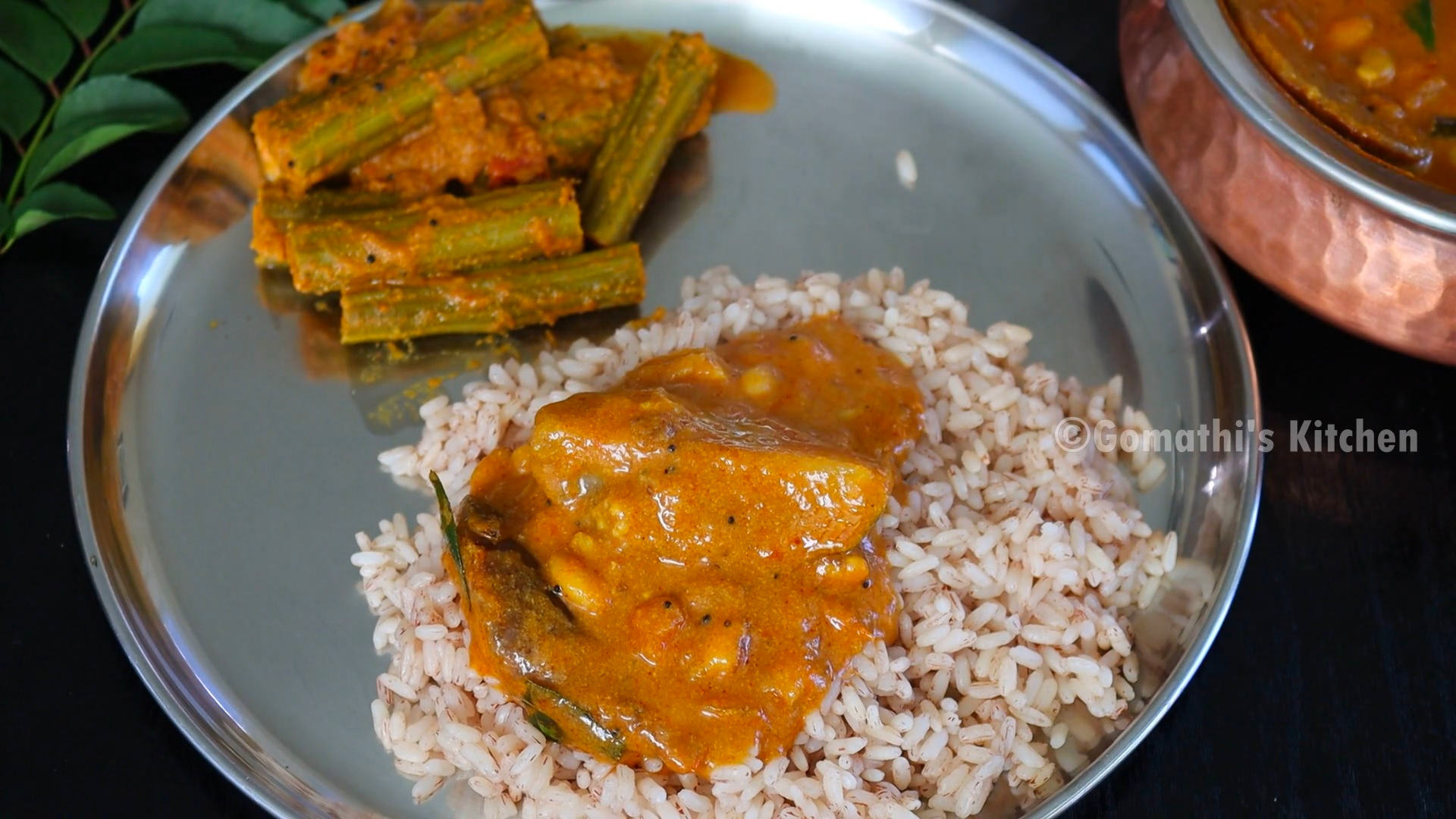 Attukal Mochai Kuzhambu Recipe-Mutton Leg & Field Beans Gravy
